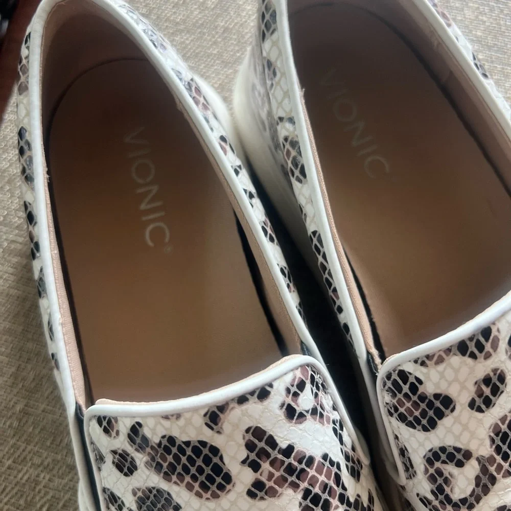 Vionic Abyss Dinora‎ Leopard Snake Slip on Shoe